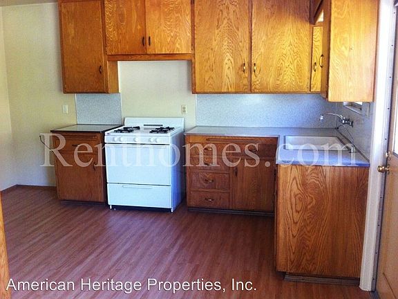 2nd image of 4821 Myrtle Ln