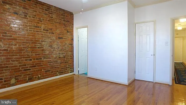 1209 E St NE — Photo 17