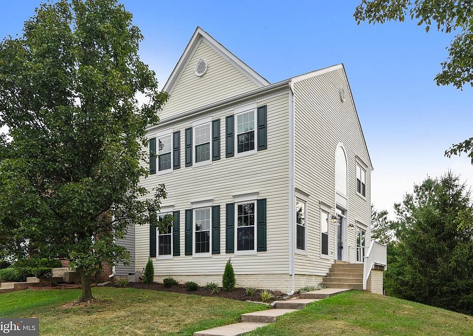Amazing 3BR, 2.5 baths ~~2200+sq ft!