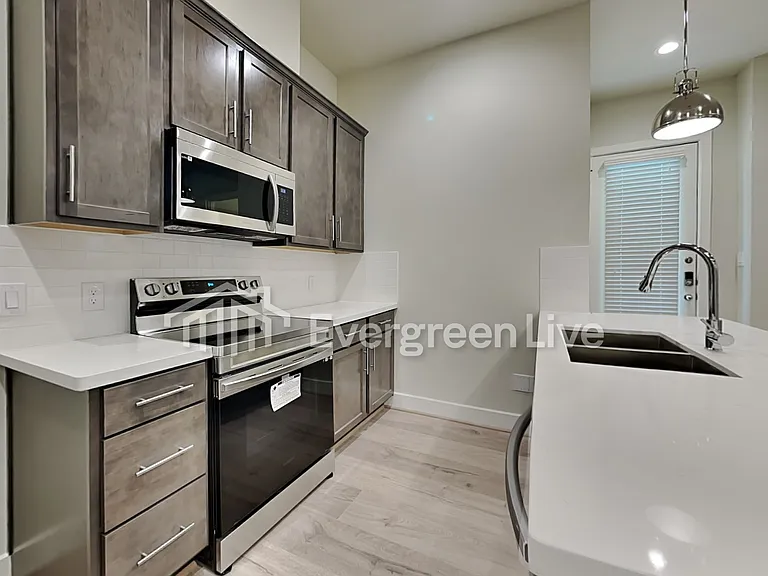 5734 Quinn Landing Rd — Photo 2