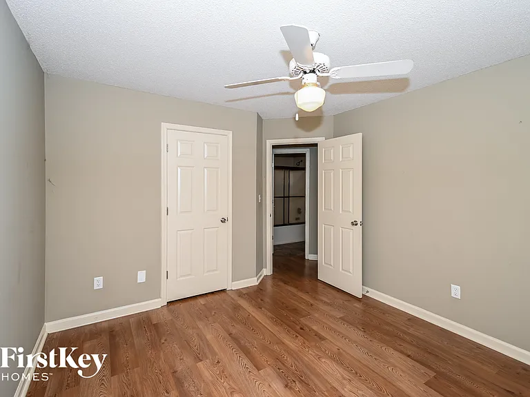 5802 Millers Pond Ln — Photo 13