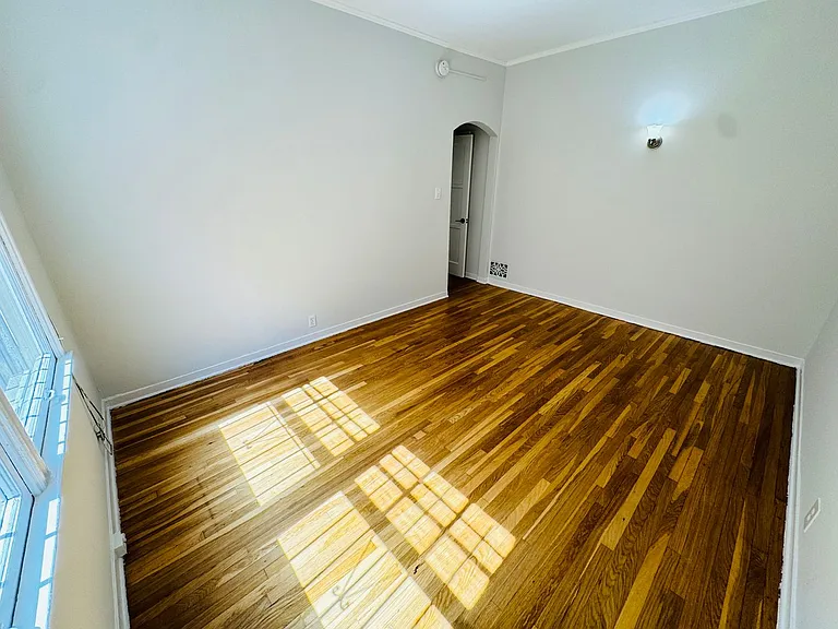 331 N Hayworth Ave — Photo 12