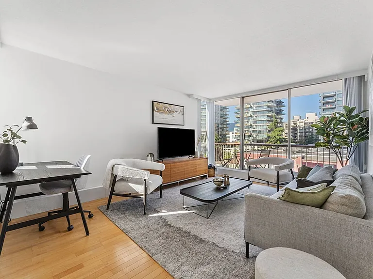 1251 Jervis St — Photo 31