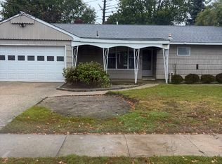 820 Jefferson St, Woodmere, NY 11598
