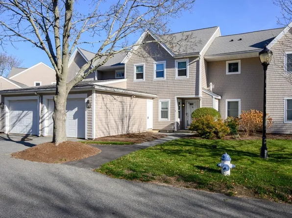 6 Schooner Ln Unit 6, Quincy, MA 02171