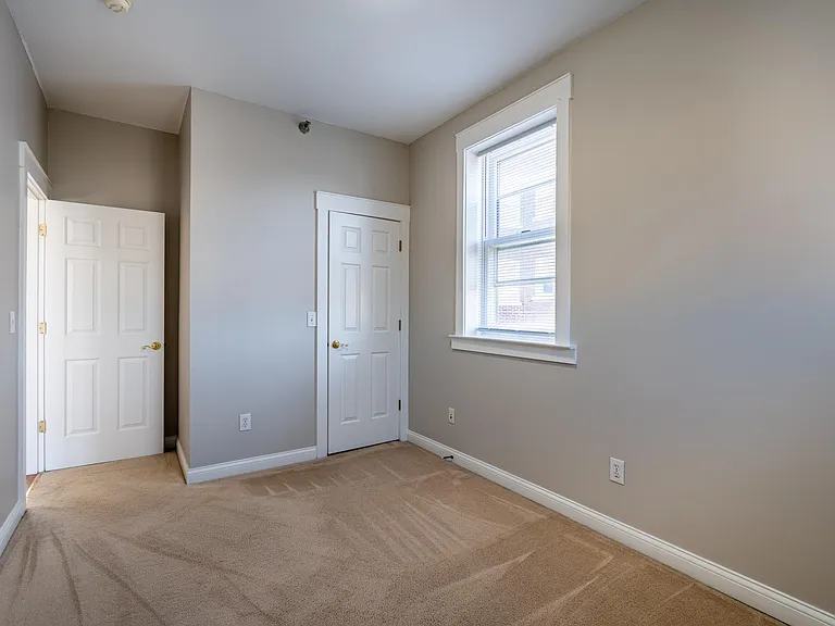234 E 9th St #304 — Photo 9