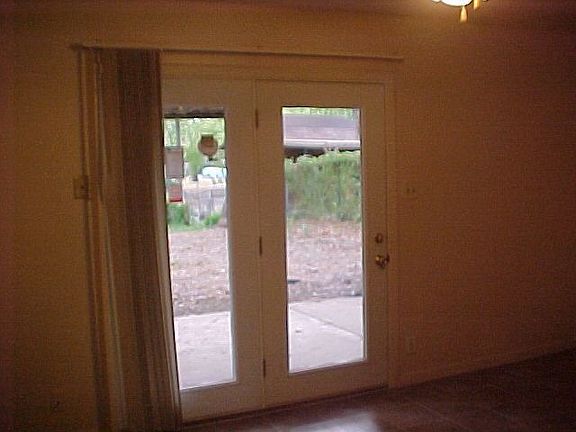 3rd image of 616 Gayle St