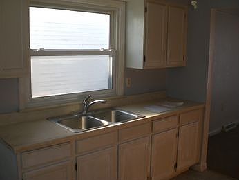 2nd image of 5941 Dudley St