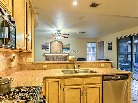2nd image of 1413 Country Hollow Dr