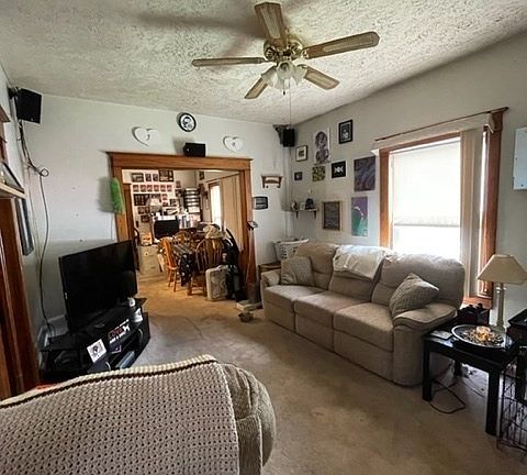 5th image of 203 W Oakland Ave