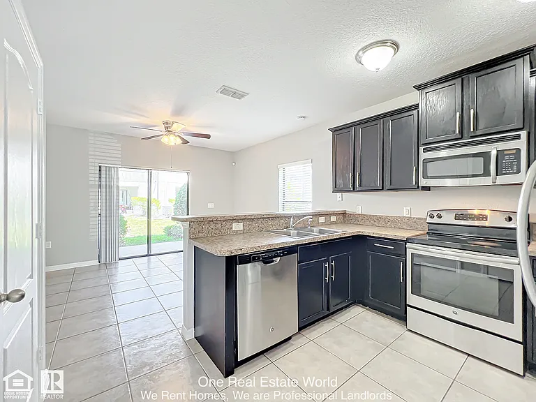 5361 Windsor Lake Cir — Photo 1