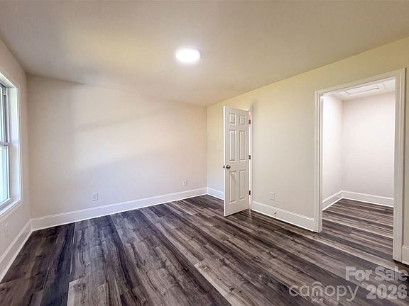 4th image of 502 Live Oaks Ct