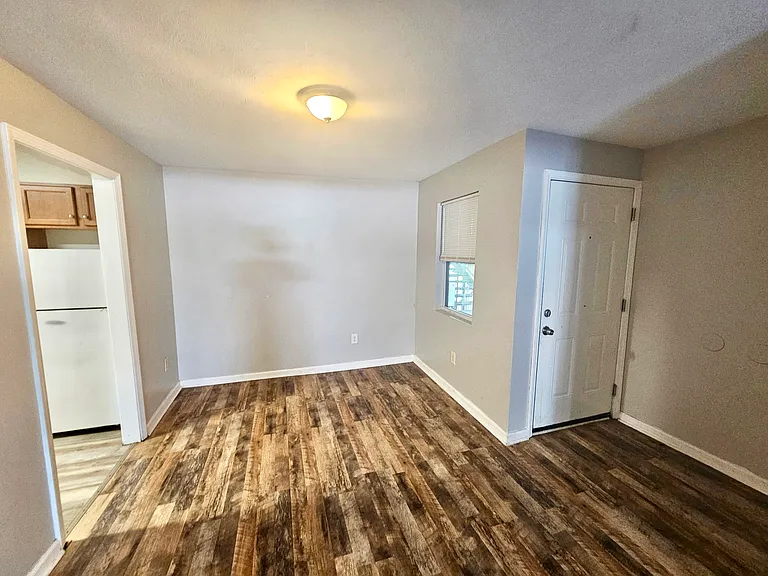 270 Tampa Dr #M8 — Photo 2