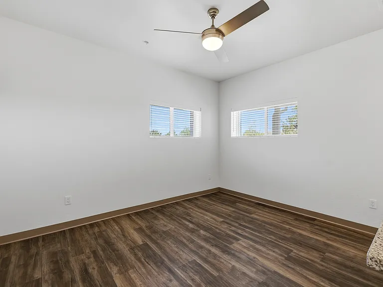 533 W Gurley St #2 — Photo 5