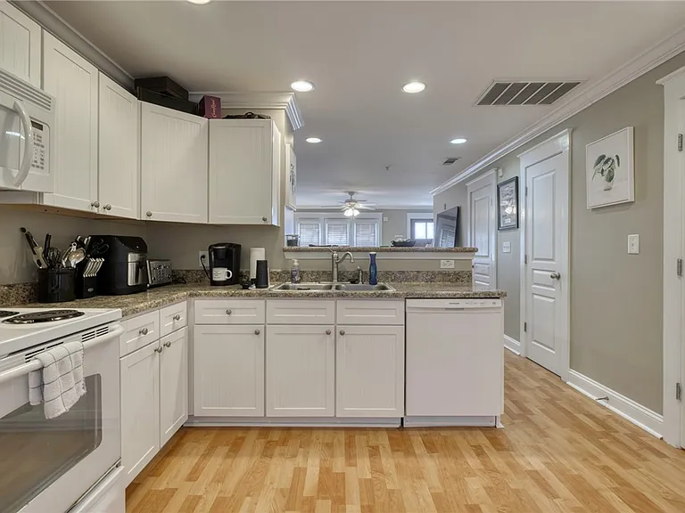 1725 Harvey Mitchell Pkwy S #2124 — Photo 7
