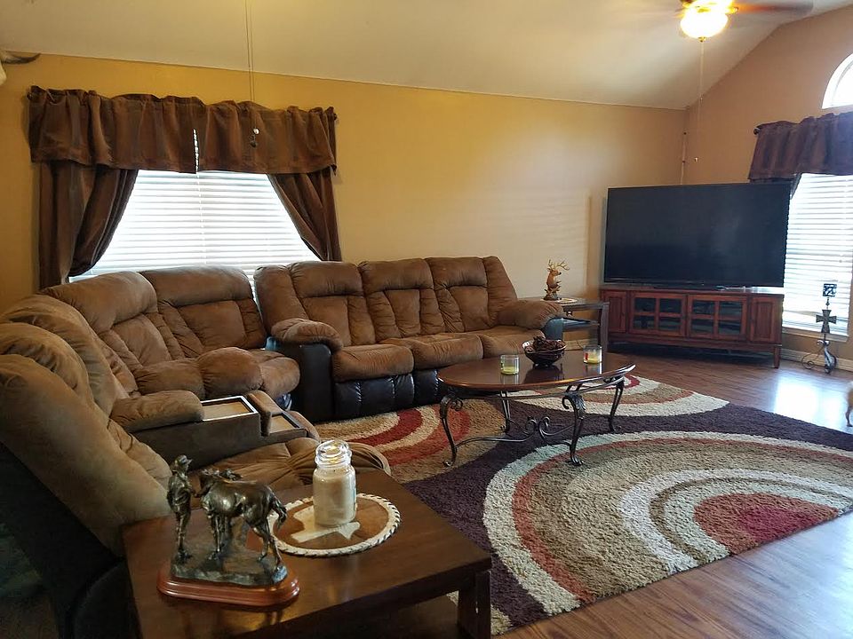 1st image of 201 Oak Hollow Ln