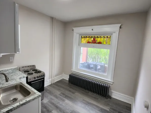 1413 W Union