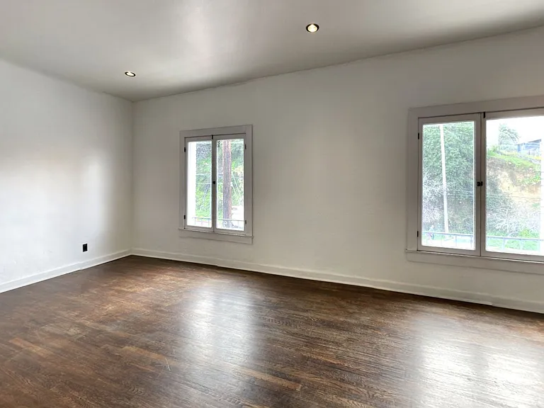 Sunset Apts...Gorgeous Newly Remodeled Apartments..CALL NOW! — Photo 10