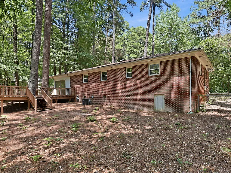 139 Windsor Cir — Photo 24