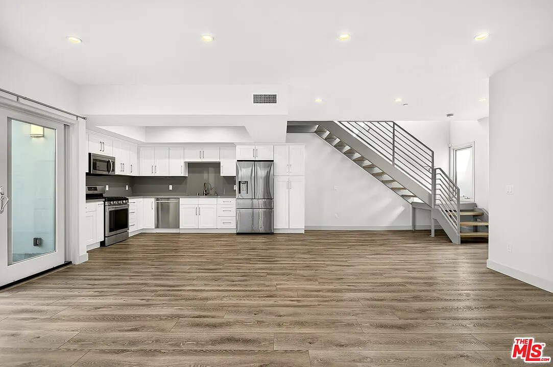 3 bed, 2.5 bath, 1540 sqft, $4,600 — Photo 3