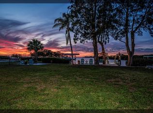 1624 Sea Breeze Dr, Tarpon Springs, FL 34689