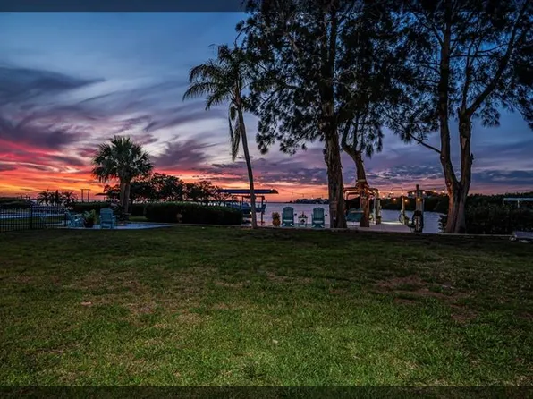 1624 Sea Breeze Dr, Tarpon Springs, FL 34689