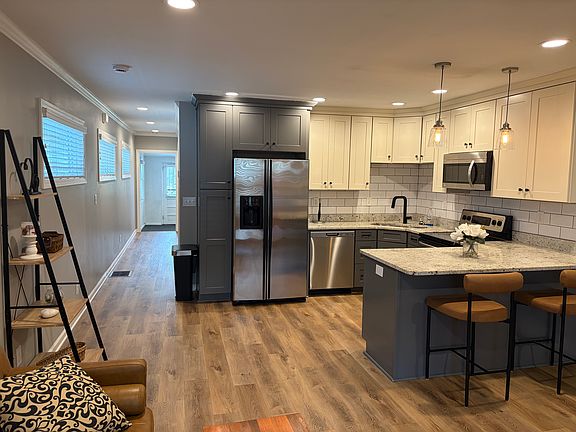 2nd image of 423 E Brandeis Ave