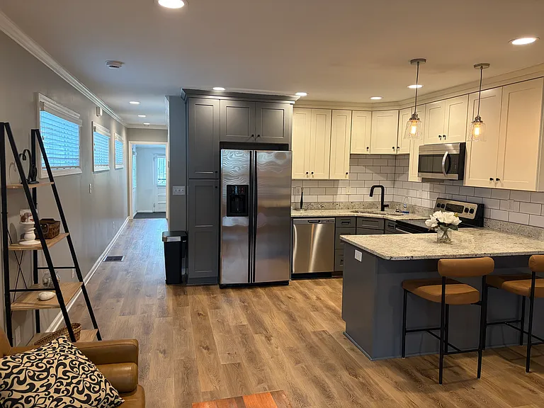 423 E Brandeis Ave — Photo 2