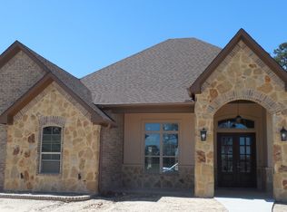 211 Circle Club Ln, Longview, TX 75602