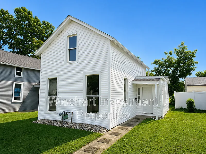 3 bed, 1.0 bath, $1,195 — Photo 1