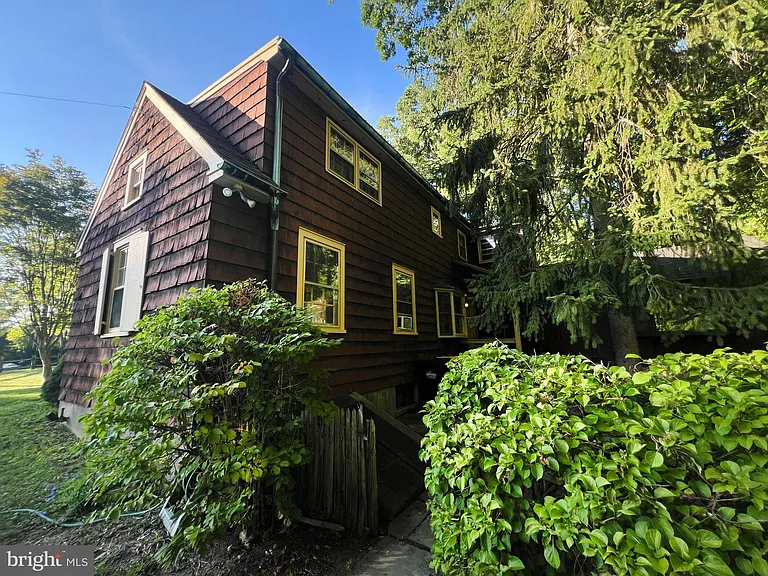 51 Elfman Dr — Photo 5