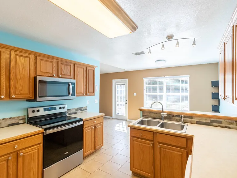 15231 Shadow Creek Dr — Photo 16