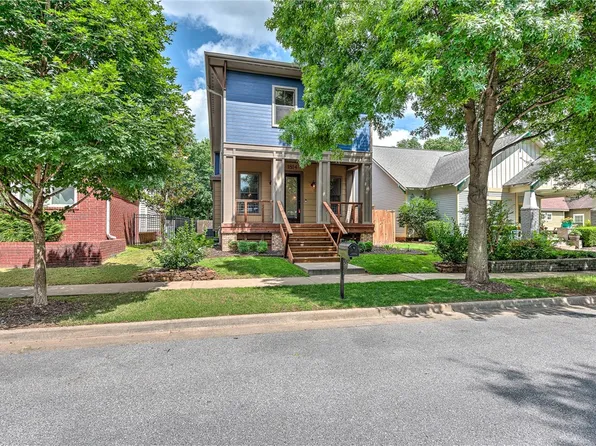 1814 N Best Friend Ln, Fayetteville, AR 72704