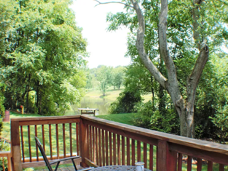 108 Valley View Rd — Photo 9