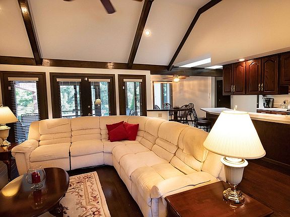 4th image of 4136 Hertford Ln