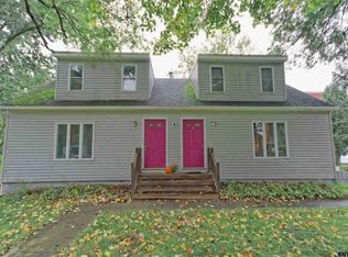 88 New Turnpike Rd, Troy, NY 12182