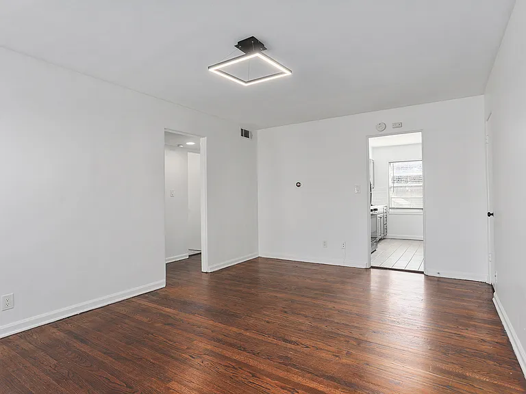 Roanoke Apartments — Photo 6