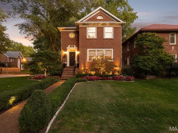 420 W Point Ct, Saint Louis, MO 63130