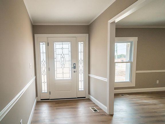 3rd image of 618 Westview Dr