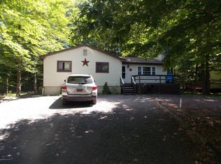 6135 Chickasa Dr, Pocono Lake, PA 18347