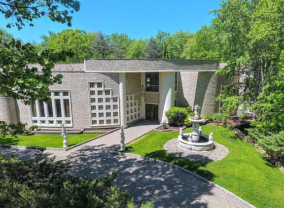 TAXES ARE JUST $23,900 !! 