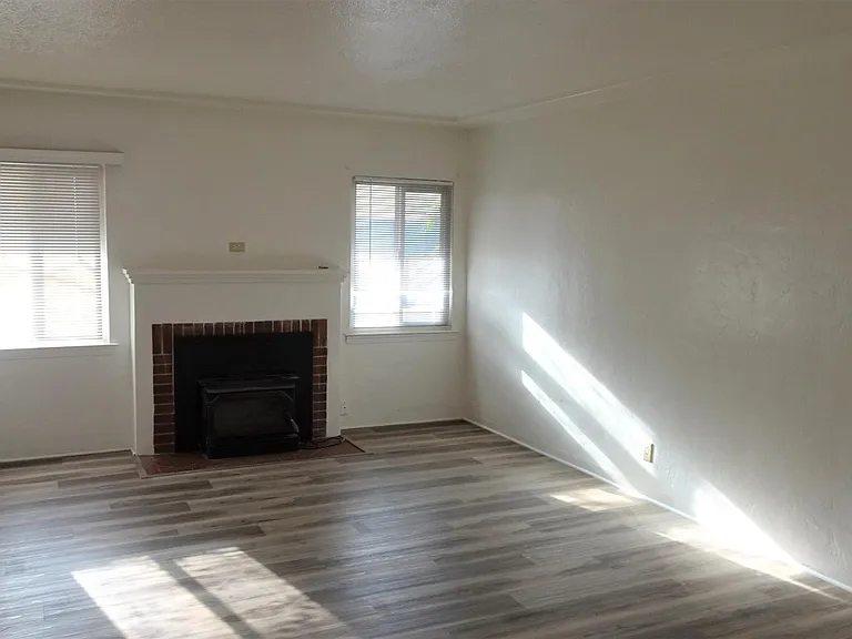 516 W Hedges Ave — Photo 2
