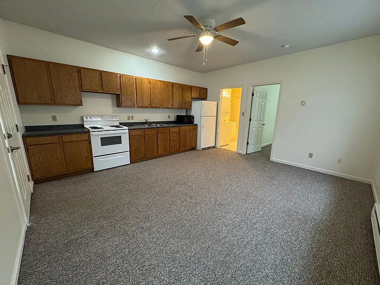 646-650 Hillwood Dr #652 — Photo 3