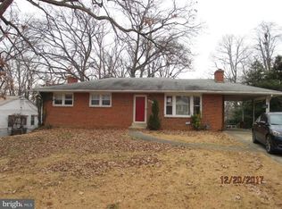 930 White Oak Dr, Oxon Hill, MD 20745