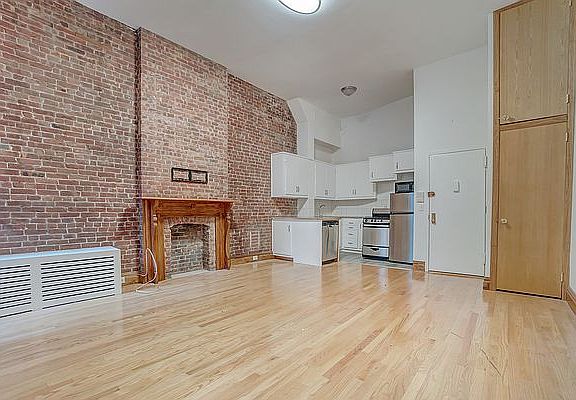 3rd image of 124 W 73rd St APT 3