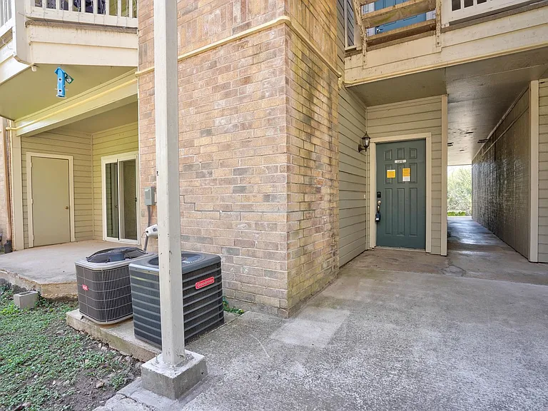 2450 Wickersham Ln #1303 — Photo 1