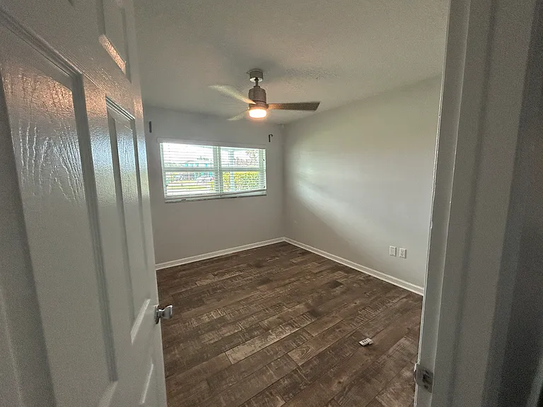 240 Micanopy Ct — Photo 10