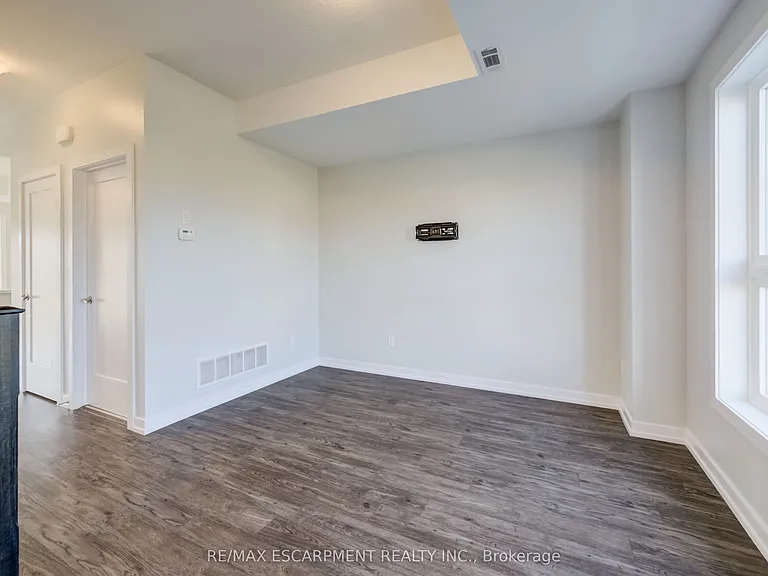 247 Burke St — Photo 8