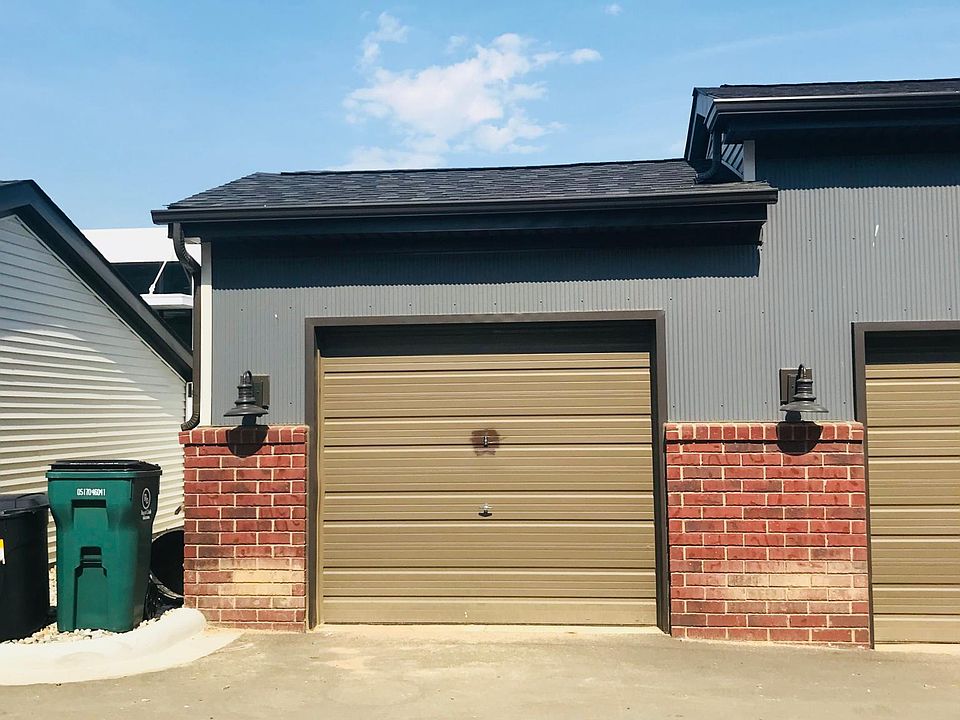 Detached Garage