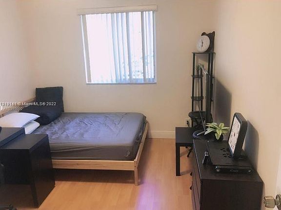 2nd image of 1543 Estancia Cir #1543